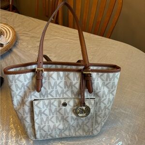 white and tan Michael kors bag
